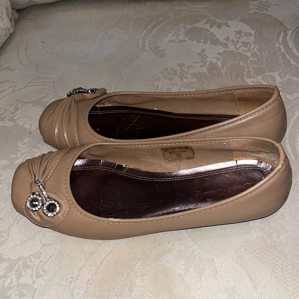 Sweet beauty tan flat